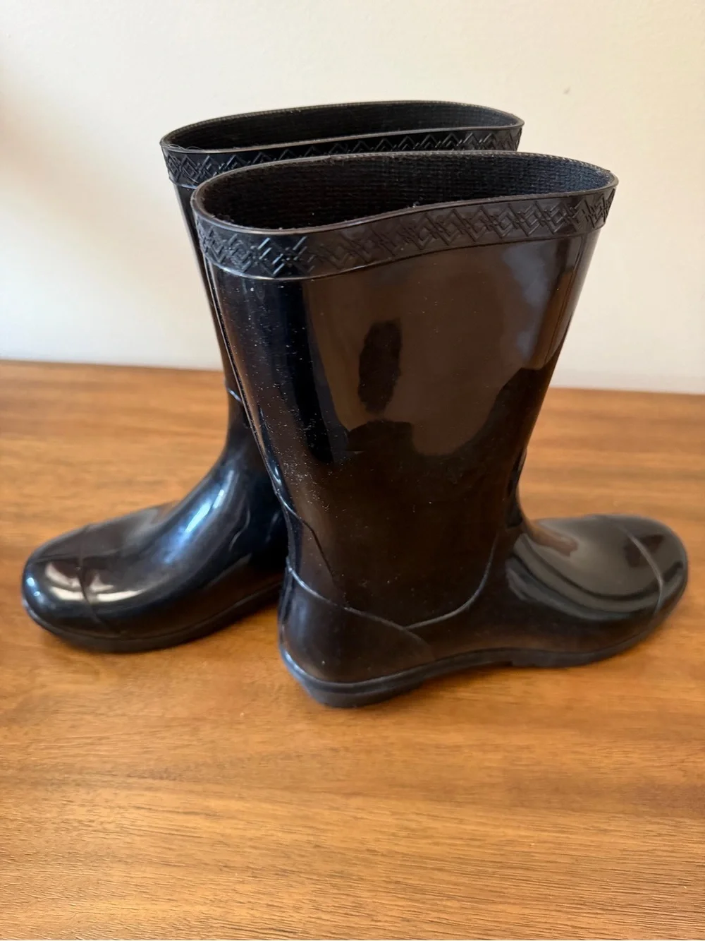 UGG Sienna Gloss Black Rain Boots Womens Size 6 Waterproof Rubber Mid Calf